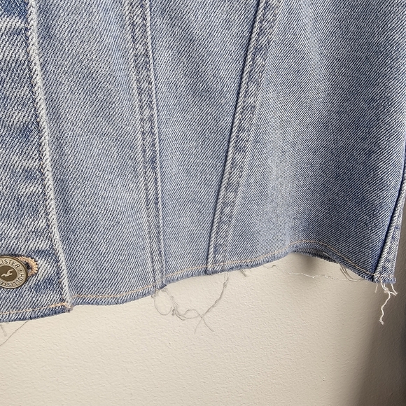 Hollister Light Wash Semi-Cropped Frayed Denim Jean Jacket with Pink Stitching - Picture 8 of 10